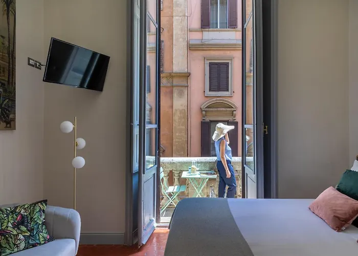 Glance In Rome