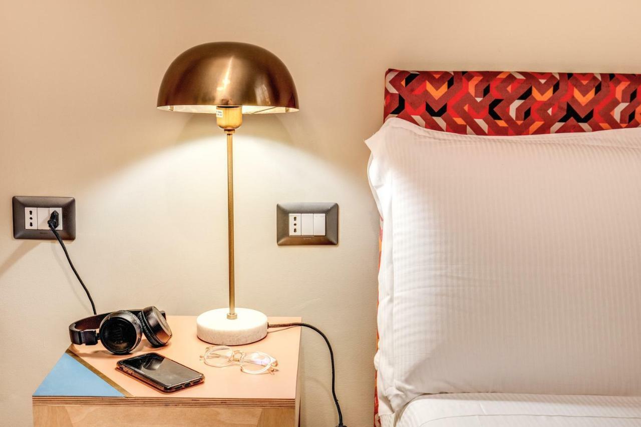 Glance In Hotel Rom